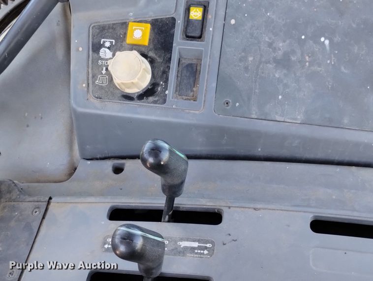 image for item LP9558 1997 Ford New Holland 7740SL  tractor