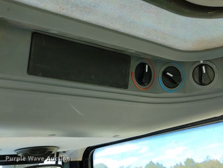 image for item LP9558 1997 Ford New Holland 7740SL  tractor