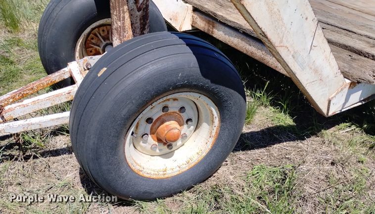 image for item LP9568 Franik MFG LB249  hay trailer