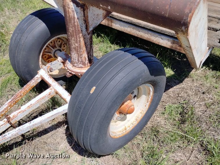 image for item LP9568 Franik MFG LB249  hay trailer