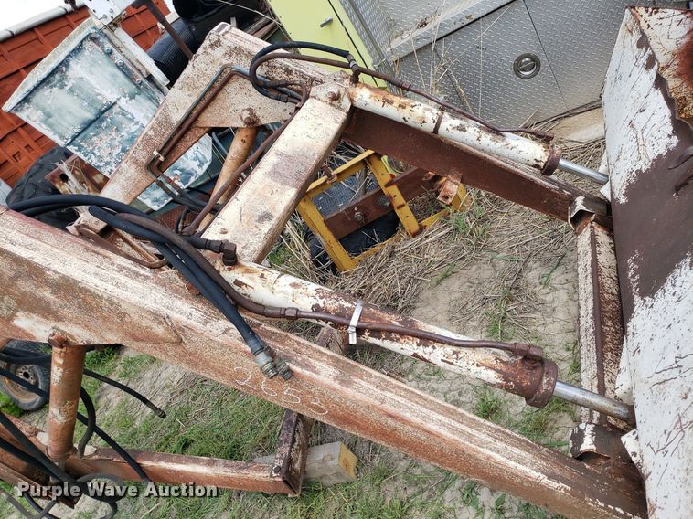 image for item LT9758 Great Bend 890  loader