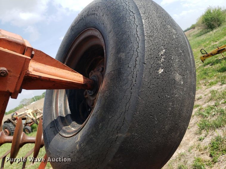 image for item LT9762 Miller  disk