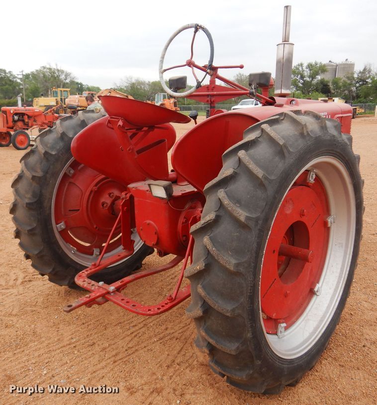 image for item LT9776 1941 Farmall H  tractor
