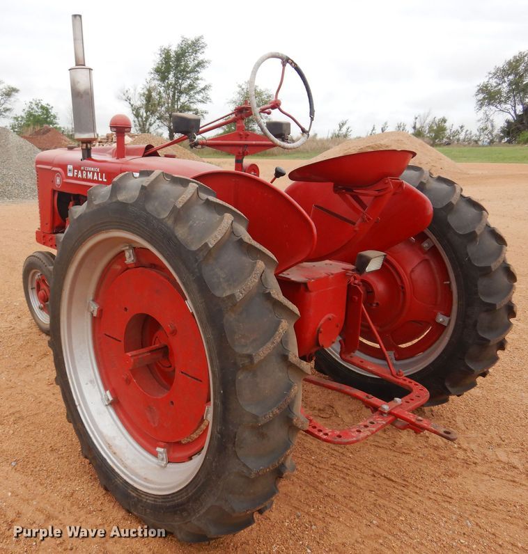 image for item LT9776 1941 Farmall H  tractor