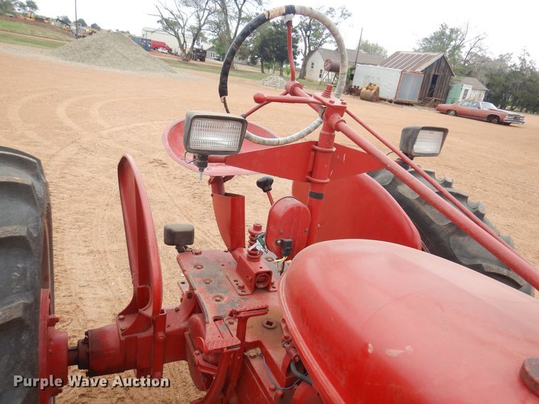 image for item LT9776 1941 Farmall H  tractor