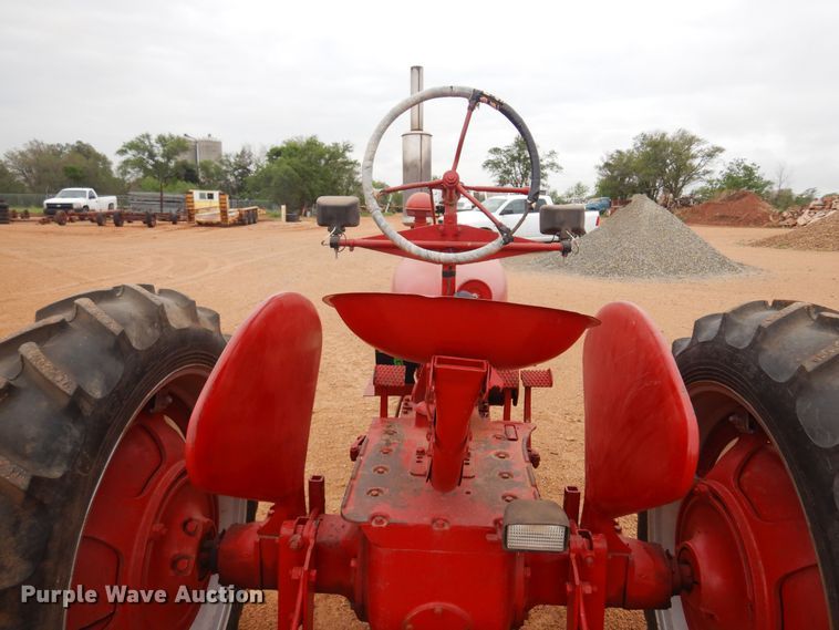 image for item LT9776 1941 Farmall H  tractor