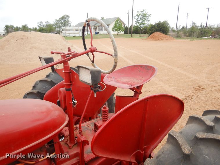 image for item LT9776 1941 Farmall H  tractor