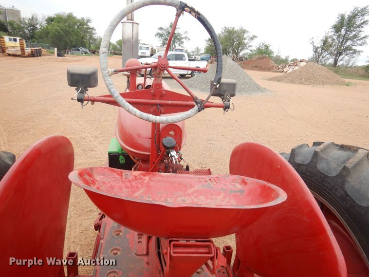 image for item LT9776 1941 Farmall H  tractor