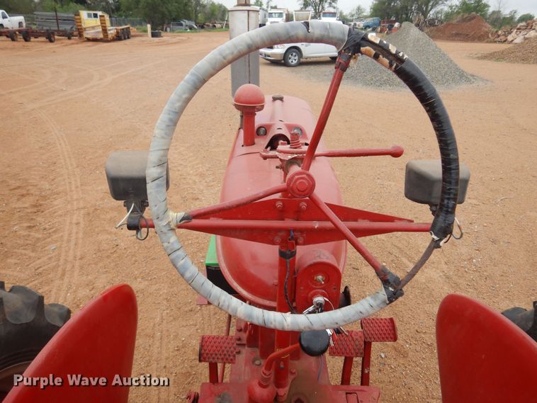 image for item LT9776 1941 Farmall H  tractor