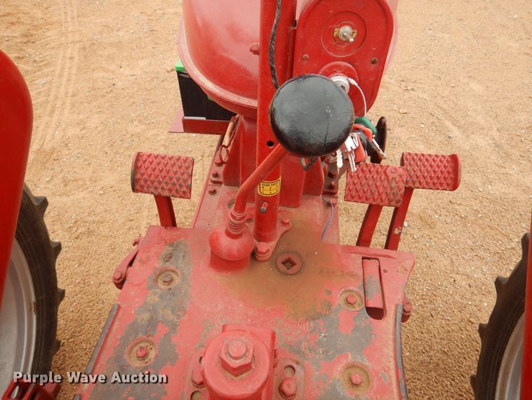 image for item LT9776 1941 Farmall H  tractor