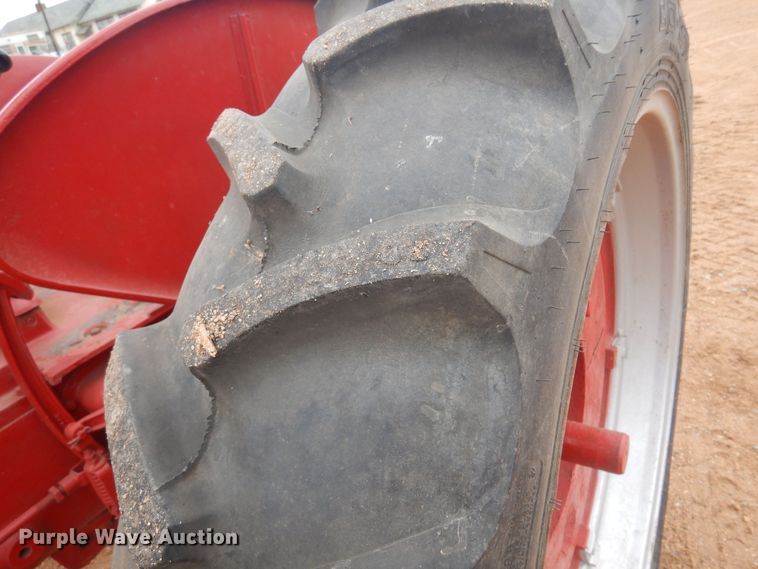 image for item LT9776 1941 Farmall H  tractor