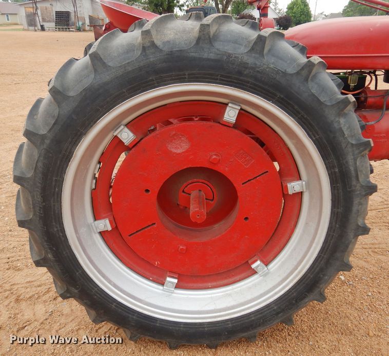 image for item LT9776 1941 Farmall H  tractor
