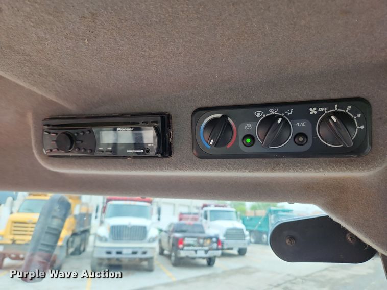 image for item LX9582 Kubota M9540  MFWD tractor