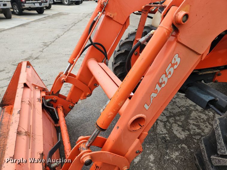 image for item LX9582 Kubota M9540  MFWD tractor