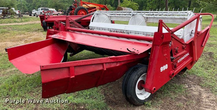 image for item LY9679 International 990  swather / windrower