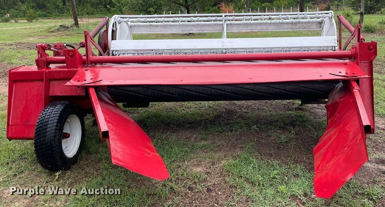 image for item LY9679 International 990  swather / windrower