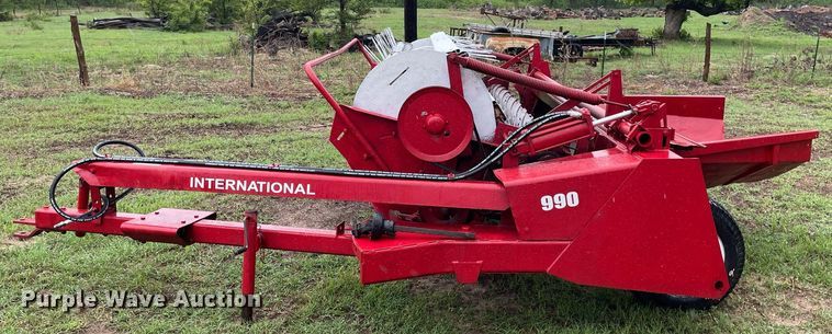image for item LY9679 International 990  swather / windrower