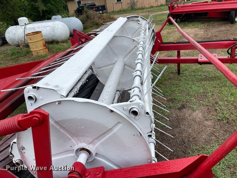 image for item LY9679 International 990  swather / windrower