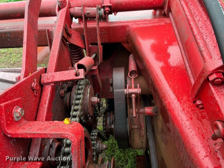 image for item LY9679 International 990  swather / windrower