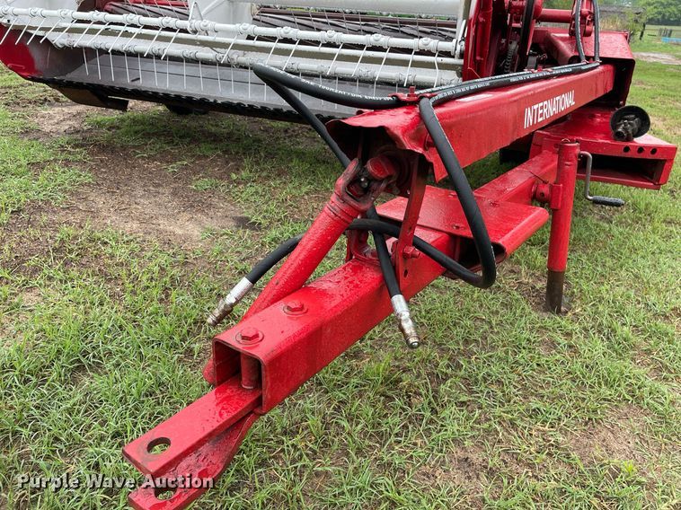 image for item LY9679 International 990  swather / windrower