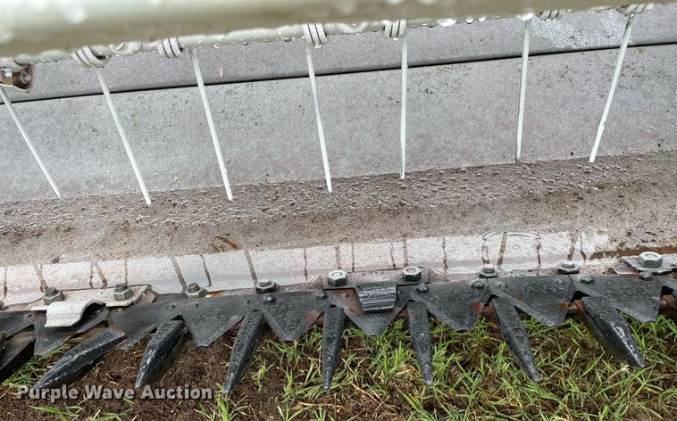 image for item LY9679 International 990  swather / windrower