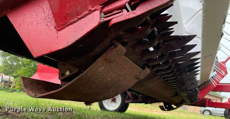 image for item LY9679 International 990  swather / windrower