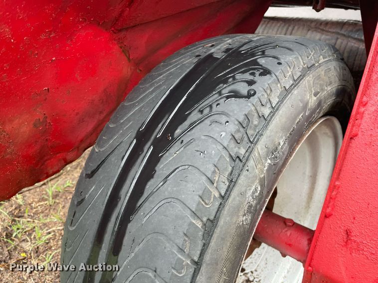 image for item LY9679 International 990  swather / windrower