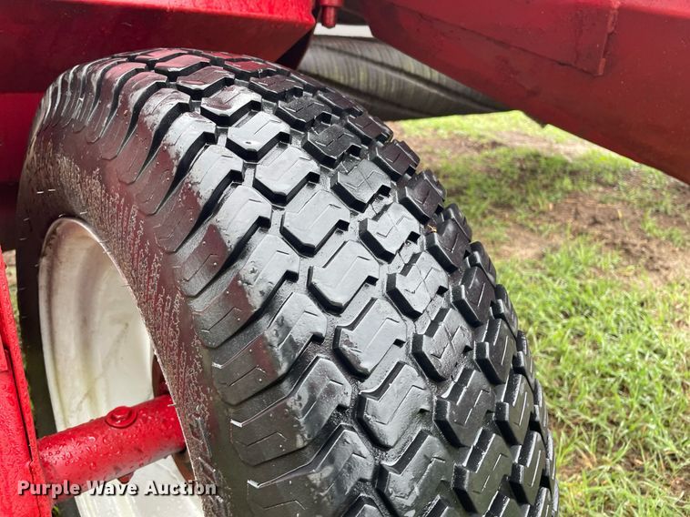 image for item LY9679 International 990  swather / windrower