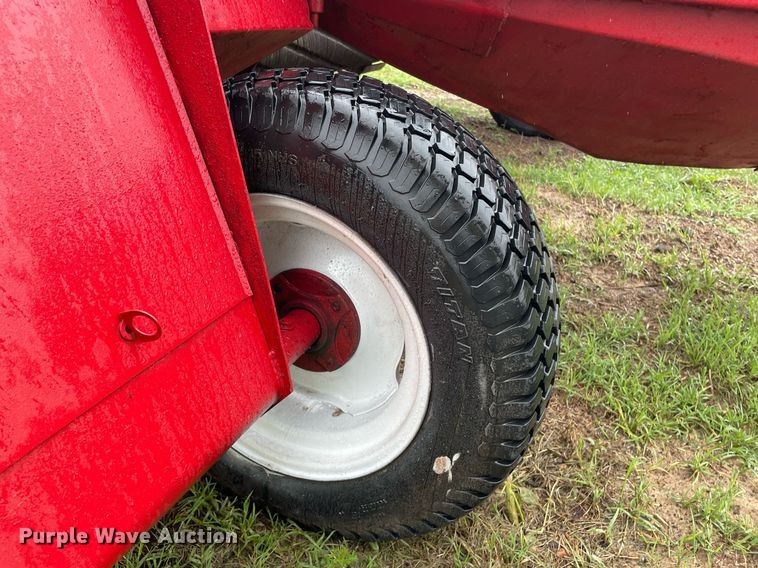 image for item LY9679 International 990  swather / windrower