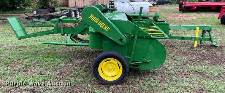 image for item LY9681 John Deere 14T  small square baler