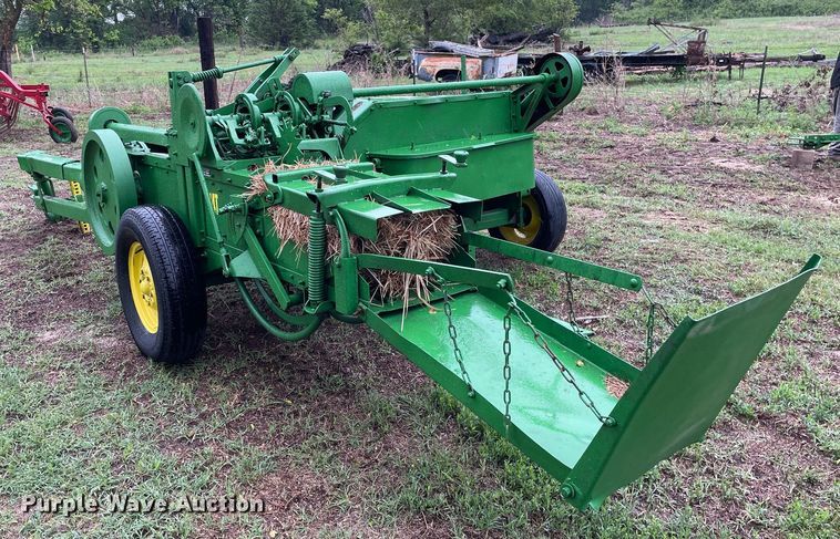 image for item LY9681 John Deere 14T  small square baler