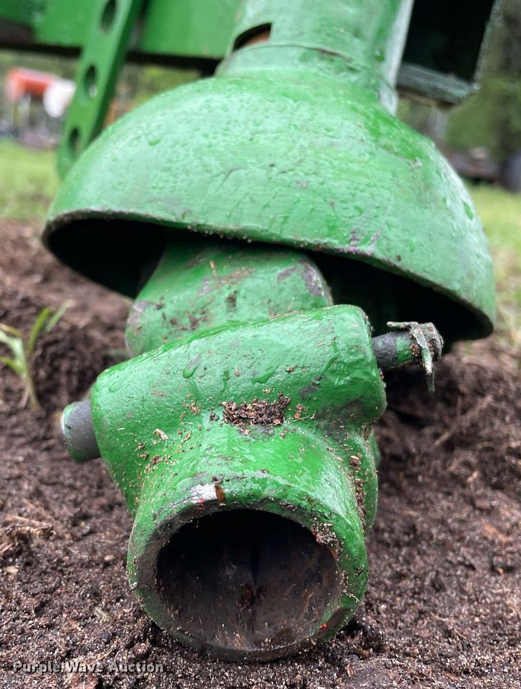 image for item LY9681 John Deere 14T  small square baler