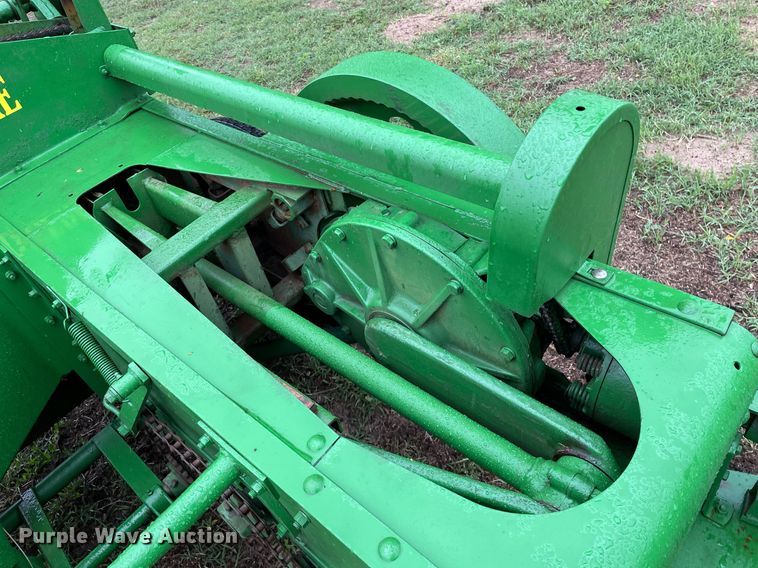 image for item LY9681 John Deere 14T  small square baler