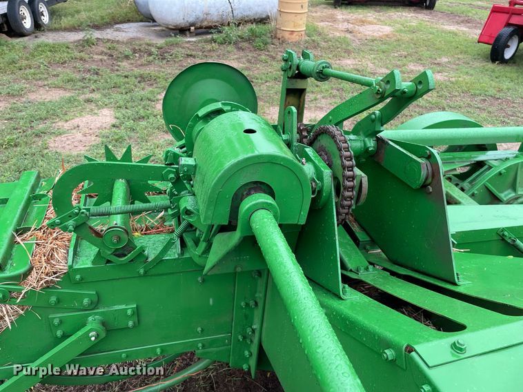 image for item LY9681 John Deere 14T  small square baler