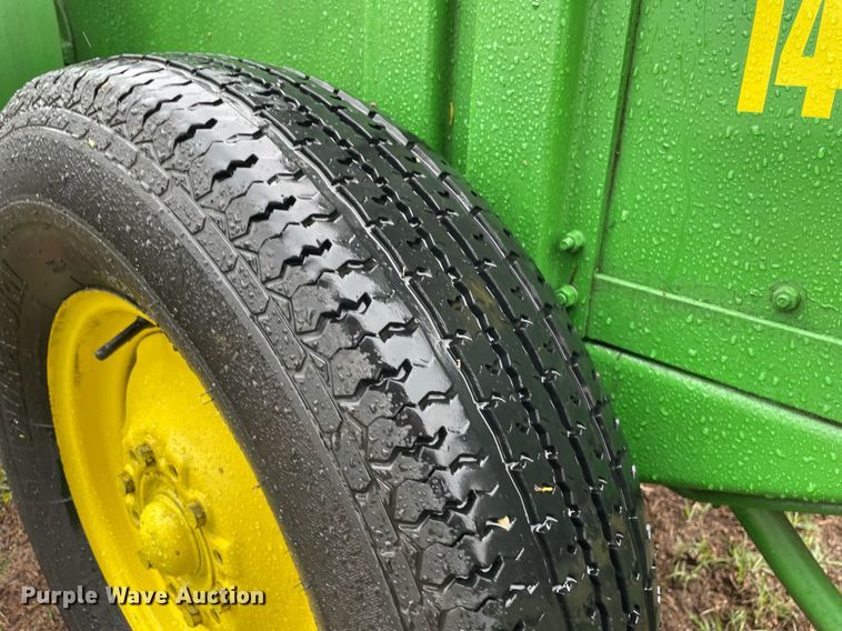 image for item LY9681 John Deere 14T  small square baler