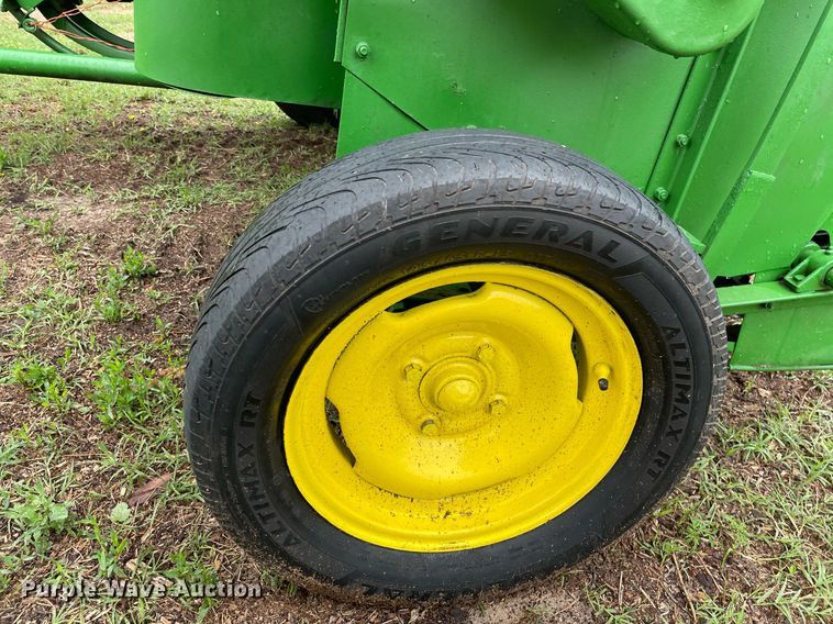 image for item LY9681 John Deere 14T  small square baler