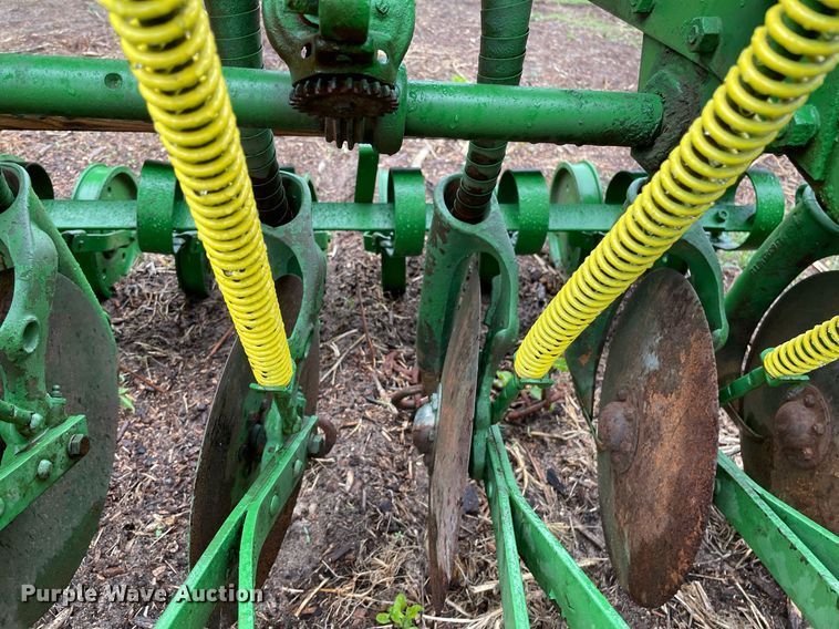 image for item LY9683 John Deere  grain drill