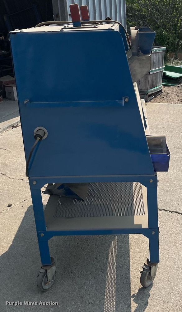 image for item LY9695 Kinze T3000  seed meter test stand