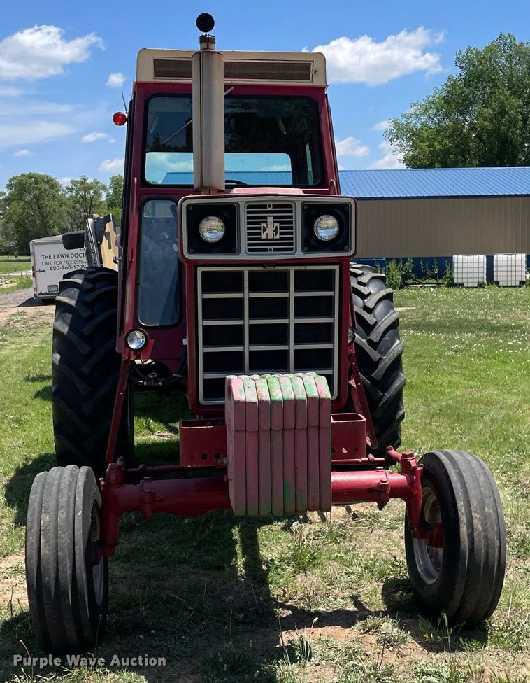 image for item LY9782 1974 International Farmall 966  tractor