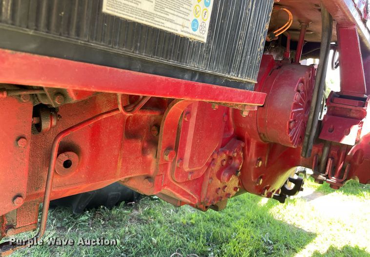 image for item LY9782 1974 International Farmall 966  tractor