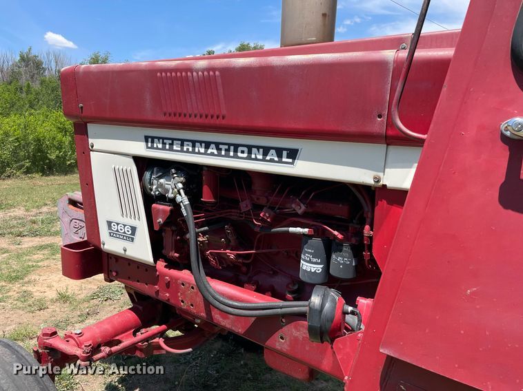 image for item LY9782 1974 International Farmall 966  tractor
