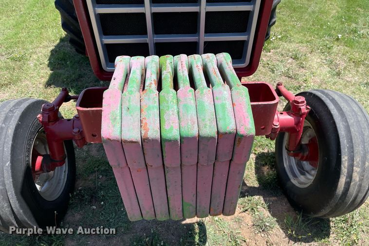 image for item LY9782 1974 International Farmall 966  tractor