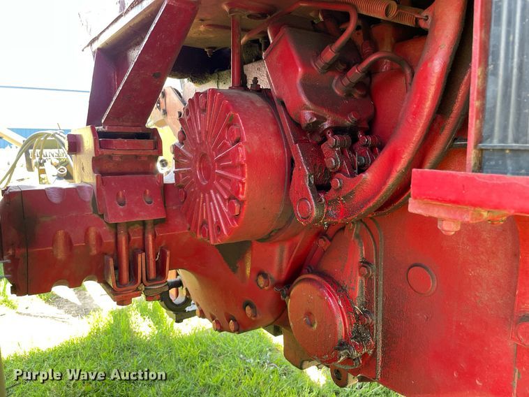 image for item LY9782 1974 International Farmall 966  tractor
