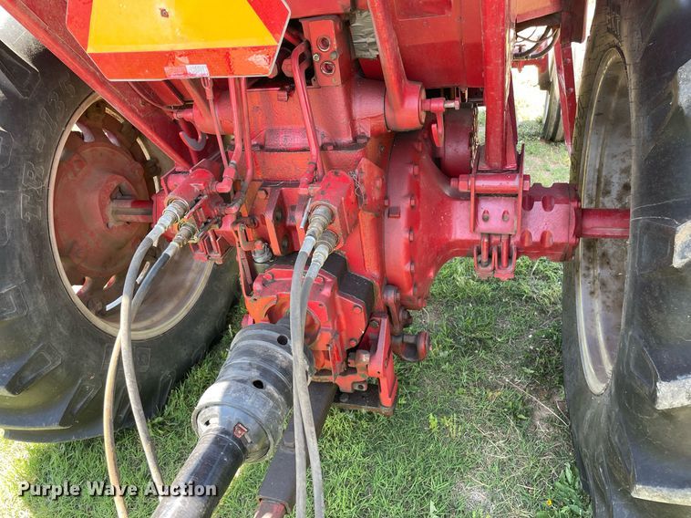 image for item LY9782 1974 International Farmall 966  tractor
