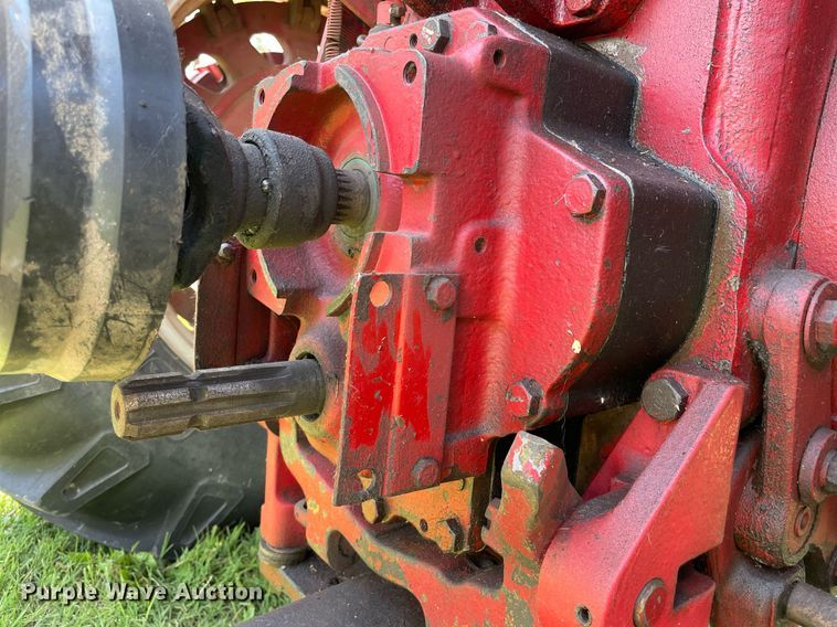 image for item LY9782 1974 International Farmall 966  tractor