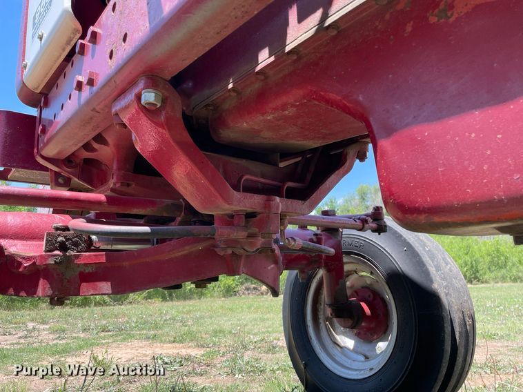 image for item LY9782 1974 International Farmall 966  tractor