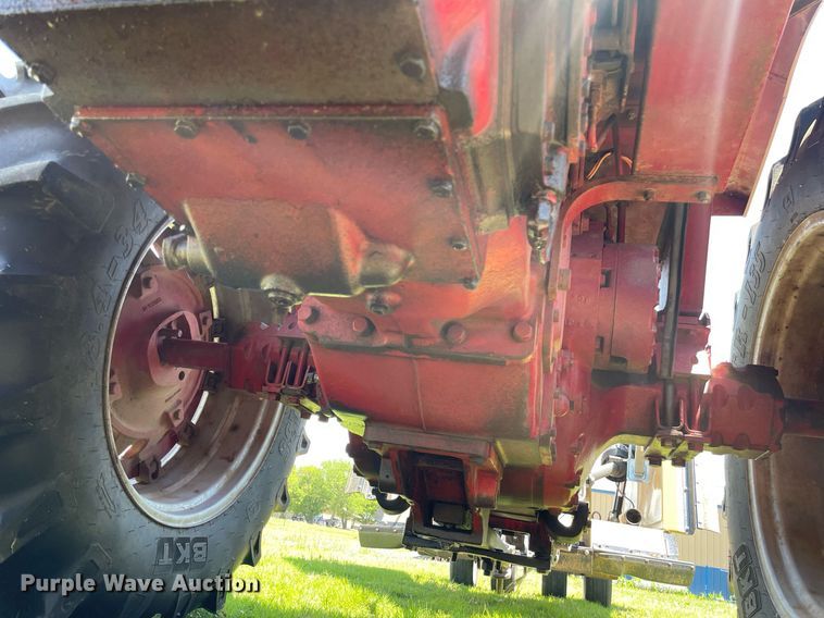 image for item LY9782 1974 International Farmall 966  tractor