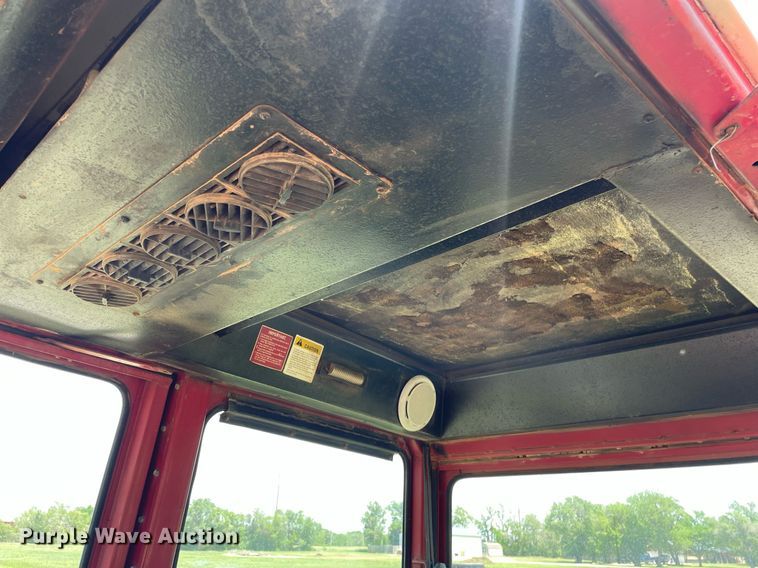 image for item LY9782 1974 International Farmall 966  tractor