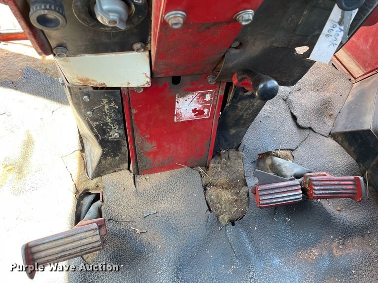 image for item LY9782 1974 International Farmall 966  tractor