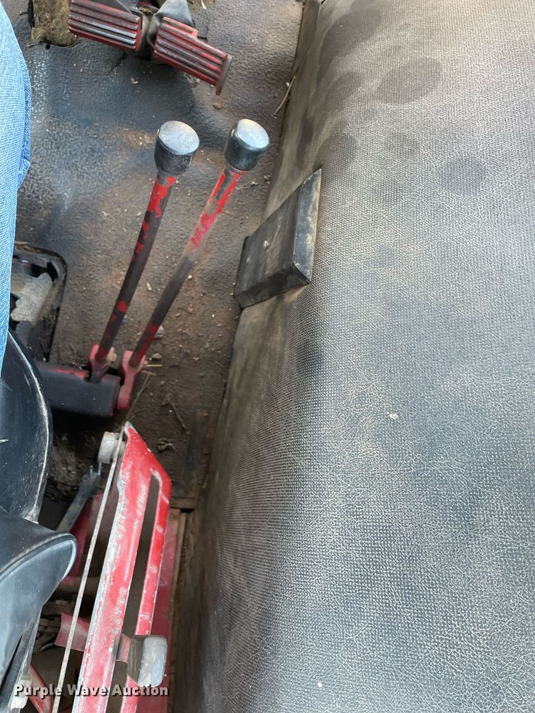 image for item LY9782 1974 International Farmall 966  tractor